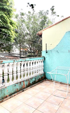 Casa à venda com 125m², 4 quartos e 2 vagas Casa à venda com 125m², 4 quartos e 2 vagasVaranda