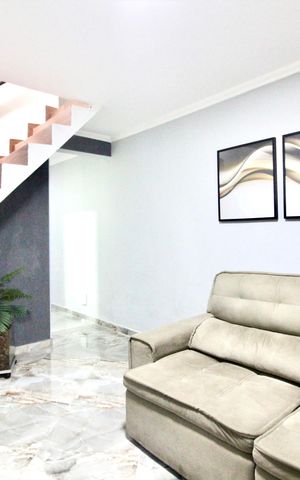 Casa à venda com 125m², 4 quartos e 2 vagas Casa à venda com 125m², 4 quartos e 2 vagasSala