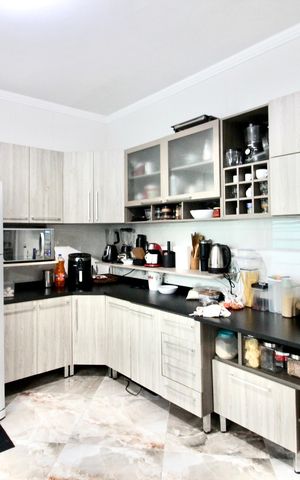 Casa à venda com 125m², 4 quartos e 2 vagas Casa à venda com 125m², 4 quartos e 2 vagasCozinha