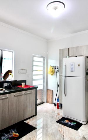 Casa à venda com 125m², 4 quartos e 2 vagas Casa à venda com 125m², 4 quartos e 2 vagasCozinha