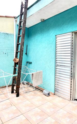 Casa à venda com 125m², 4 quartos e 2 vagas Casa à venda com 125m², 4 quartos e 2 vagasLavabo
