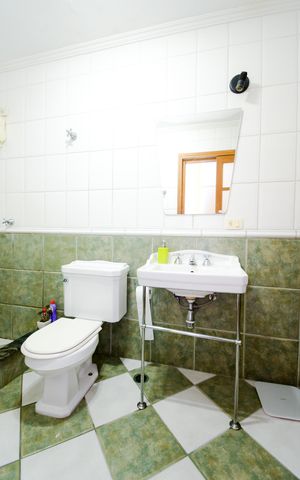 Casa à venda com 139m², 2 quartos e 1 vagaBanheiro