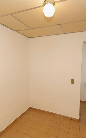 Casa à venda com 149m², 3 quartos e 6 vagasQUARTO DE SERVIÇO