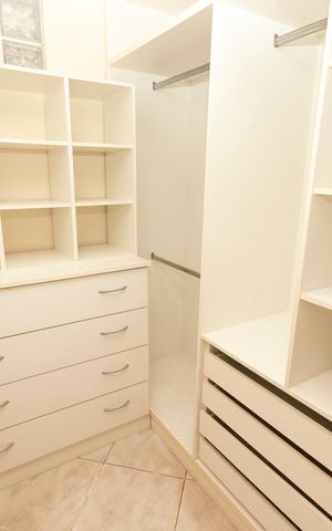 Casa à venda com 149m², 3 quartos e 6 vagasCLOSET