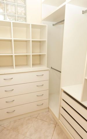 Casa à venda com 149m², 3 quartos e 6 vagasCLOSET