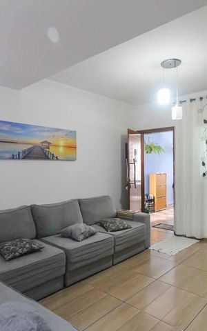 Casa à venda com 215m², 4 quartos e 2 vagas Casa à venda com 215m², 4 quartos e 2 vagasSala