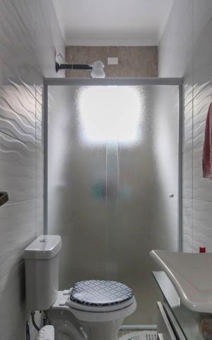 Casa à venda com 215m², 4 quartos e 2 vagas Casa à venda com 215m², 4 quartos e 2 vagasBanheiro