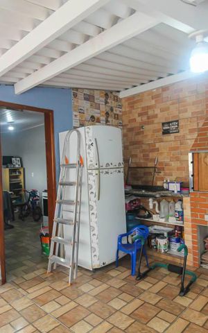 Casa à venda com 215m², 4 quartos e 2 vagas Casa à venda com 215m², 4 quartos e 2 vagasÁrea de Serviço