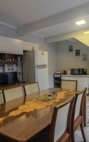 Casa à venda com 215m², 4 quartos e 2 vagas Casa à venda com 215m², 4 quartos e 2 vagasCozinha