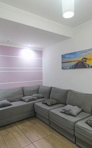 Casa à venda com 215m², 4 quartos e 2 vagas Casa à venda com 215m², 4 quartos e 2 vagasSala