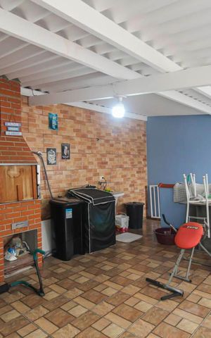 Casa à venda com 215m², 4 quartos e 2 vagas Casa à venda com 215m², 4 quartos e 2 vagasÁrea de Serviço