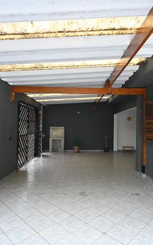 Casa à venda com 300m², 3 quartos e 3 vagasGaragem