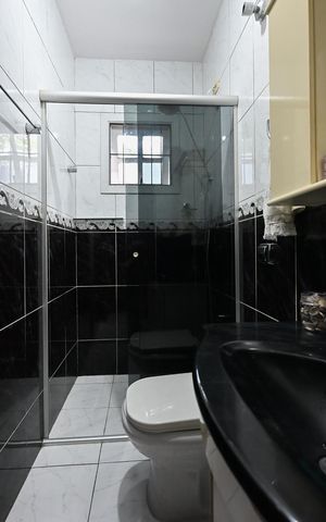 Casa à venda com 300m², 3 quartos e 3 vagasBanheiro Suíte 1