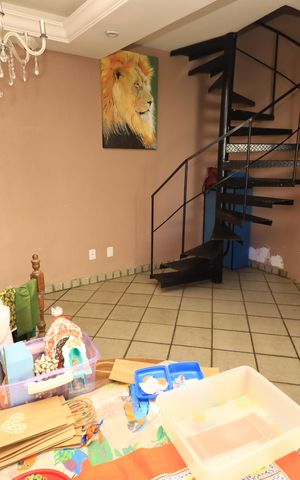 Casa para alugar com 110m², 5 quartos e 1 vagaSala