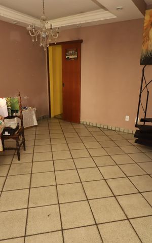 Casa para alugar com 110m², 5 quartos e 1 vagaSala