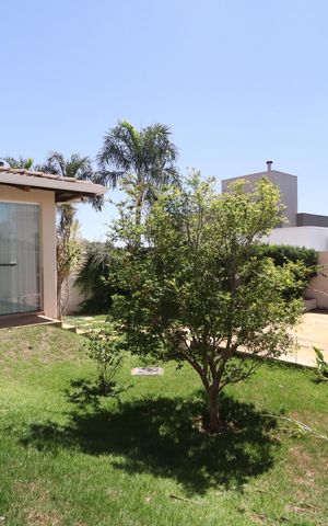 Casa de condomínio para alugar com 350m², 4 quartos e 4 vagasQuintal