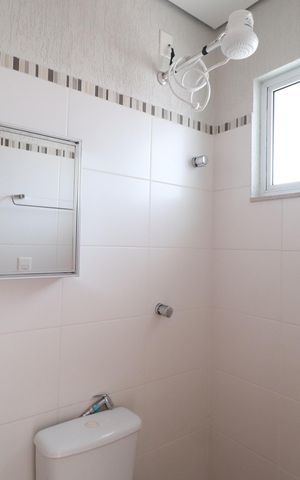Casa de condomínio para alugar com 350m², 4 quartos e 4 vagasBanheiro de serviço