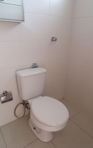 Casa de condomínio para alugar com 350m², 4 quartos e 4 vagasBanheiro de serviço