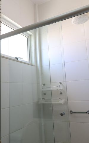 Casa de condomínio para alugar com 350m², 4 quartos e 4 vagasBanheiro Social