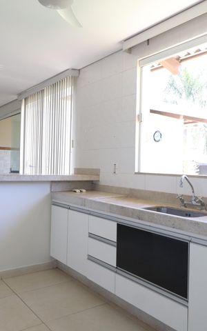 Casa de condomínio para alugar com 350m², 4 quartos e 4 vagasCozinha