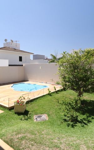 Casa de condomínio para alugar com 350m², 4 quartos e 4 vagasPiscina