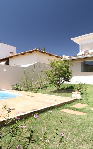 Casa de condomínio para alugar com 350m², 4 quartos e 4 vagasPiscina