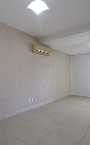 Casa de condomínio para alugar com 350m², 4 quartos e 4 vagasSala