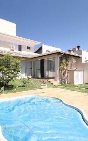 Casa de condomínio para alugar com 350m², 4 quartos e 4 vagasPiscina