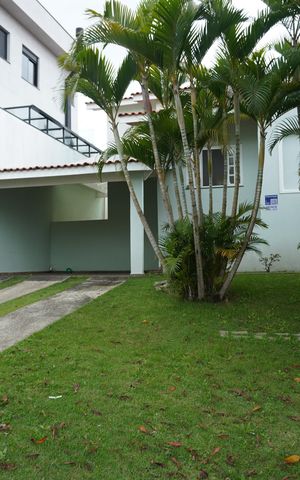 Casa de condomínio à venda com 180m², 2 quartos e 2 vagasFachada