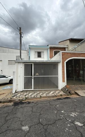 Casa à venda com 113m², 2 quartos e 1 vaga Casa à venda com 113m², 2 quartos e 1 vagaFachada