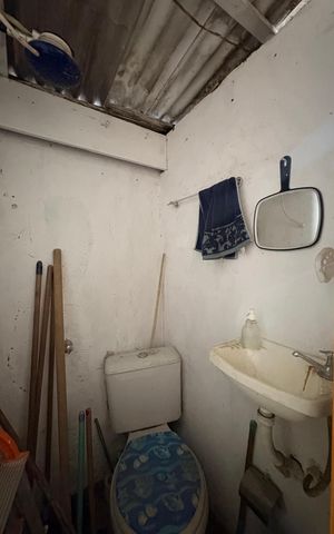 Casa à venda com 170m², 2 quartos e 2 vagas Casa à venda com 170m², 2 quartos e 2 vagasBanheiro do depósito