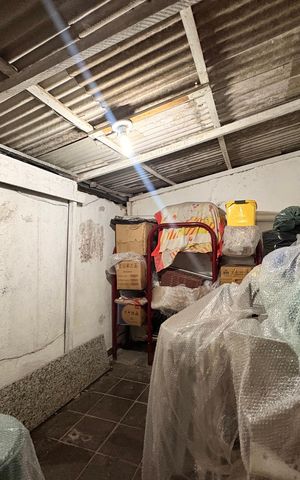 Casa à venda com 170m², 2 quartos e 2 vagas Casa à venda com 170m², 2 quartos e 2 vagasDepósito