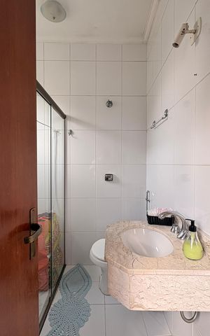 Casa à venda com 170m², 2 quartos e 2 vagas Casa à venda com 170m², 2 quartos e 2 vagasBanheiro da suíte 2