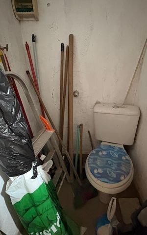 Casa à venda com 170m², 2 quartos e 2 vagas Casa à venda com 170m², 2 quartos e 2 vagasBanheiro do depósito