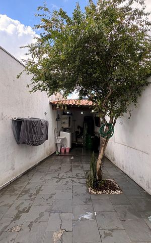 Casa à venda com 170m², 2 quartos e 2 vagas Casa à venda com 170m², 2 quartos e 2 vagasQuintal