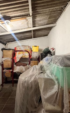 Casa à venda com 170m², 2 quartos e 2 vagas Casa à venda com 170m², 2 quartos e 2 vagasDepósito