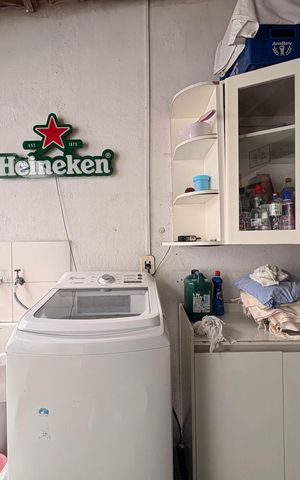 Casa à venda com 170m², 2 quartos e 2 vagas Casa à venda com 170m², 2 quartos e 2 vagasLavanderia