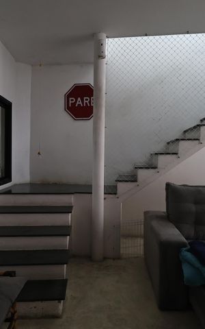 Casa à venda com 170m², 2 quartos e 2 vagas Casa à venda com 170m², 2 quartos e 2 vagasSala
