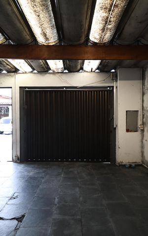 Casa à venda com 170m², 2 quartos e 2 vagas Casa à venda com 170m², 2 quartos e 2 vagasGaragem