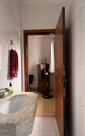 Casa à venda com 170m², 2 quartos e 2 vagas Casa à venda com 170m², 2 quartos e 2 vagasBanheiro da suíte 2