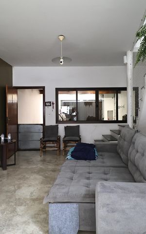 Casa à venda com 170m², 2 quartos e 2 vagas Casa à venda com 170m², 2 quartos e 2 vagasSala
