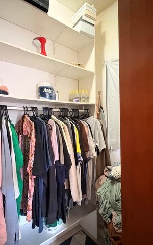 Casa à venda com 170m², 2 quartos e 2 vagas Casa à venda com 170m², 2 quartos e 2 vagasCloset suite 1