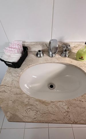 Casa à venda com 170m², 2 quartos e 2 vagas Casa à venda com 170m², 2 quartos e 2 vagasBanheiro da suíte 2