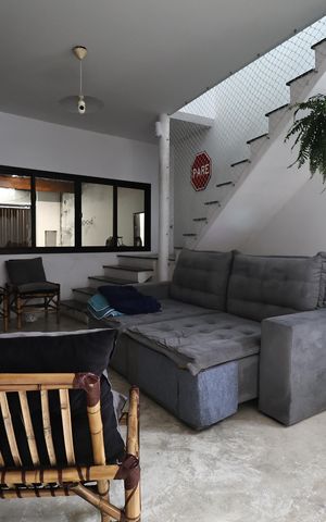 Casa à venda com 170m², 2 quartos e 2 vagas Casa à venda com 170m², 2 quartos e 2 vagasSala