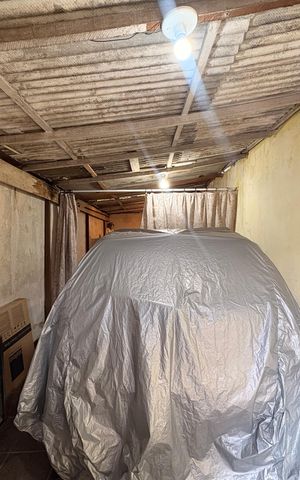 Casa à venda com 170m², 2 quartos e 2 vagas Casa à venda com 170m², 2 quartos e 2 vagasDepósito