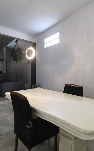 Casa à venda com 170m², 2 quartos e 2 vagas Casa à venda com 170m², 2 quartos e 2 vagasCozinha