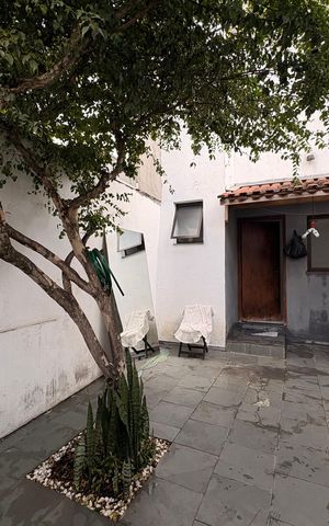 Casa à venda com 170m², 2 quartos e 2 vagas Casa à venda com 170m², 2 quartos e 2 vagasQuintal