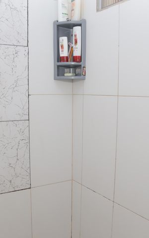 Casa à venda com 60m², 3 quartos e sem vaga Casa à venda com 60m², 3 quartos e sem vagaBanheiro