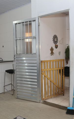 Casa à venda com 60m², 3 quartos e sem vaga Casa à venda com 60m², 3 quartos e sem vagaSala