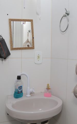 Casa à venda com 60m², 3 quartos e sem vaga Casa à venda com 60m², 3 quartos e sem vagaBanheiro